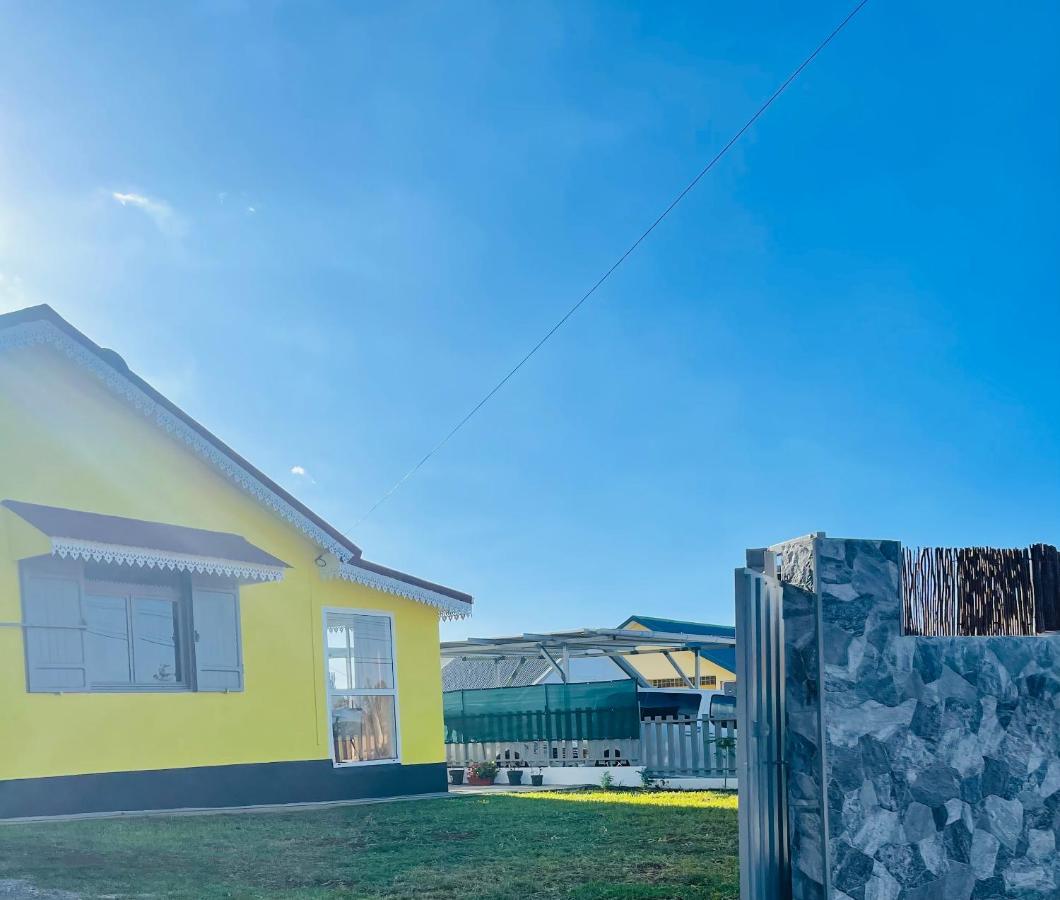 Villa Des Pruniers Saint-Denis Exterior foto